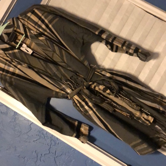 Sweater - Picture 4 of 4